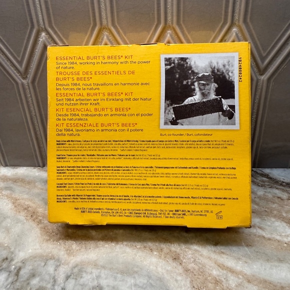 Burt's Bees - Essential Everyday Beauty Set - Picture 2 of 4